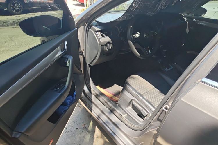 Used Skoda Octavia 2019 1.5L Automatic Smart Drive Luxury Edition China VI Standard Driver Seat