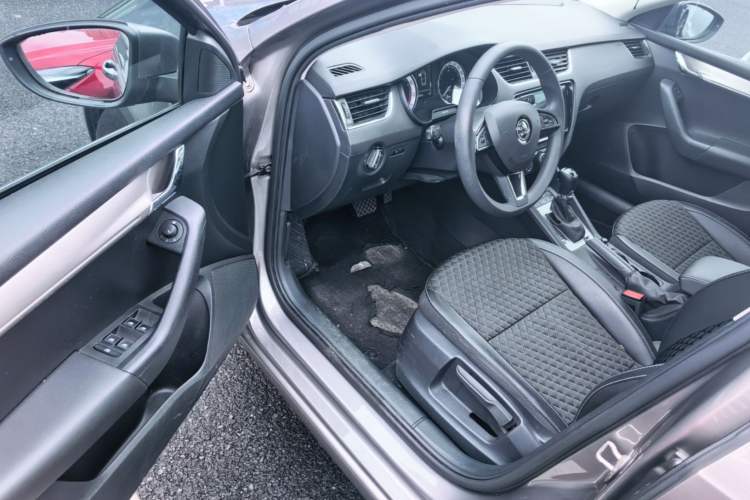 Used Skoda Octavia 2019 TSI230 DSG SmartDrive Luxury Edition China VI Driver Seat
