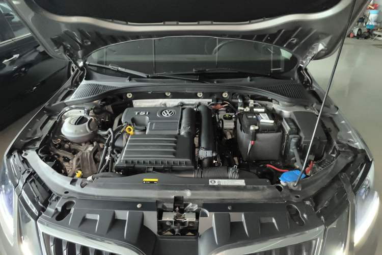 Used Skoda Octavia 2019 TSI280 DSG Flagship Wagon China VI Standard Engine Bay