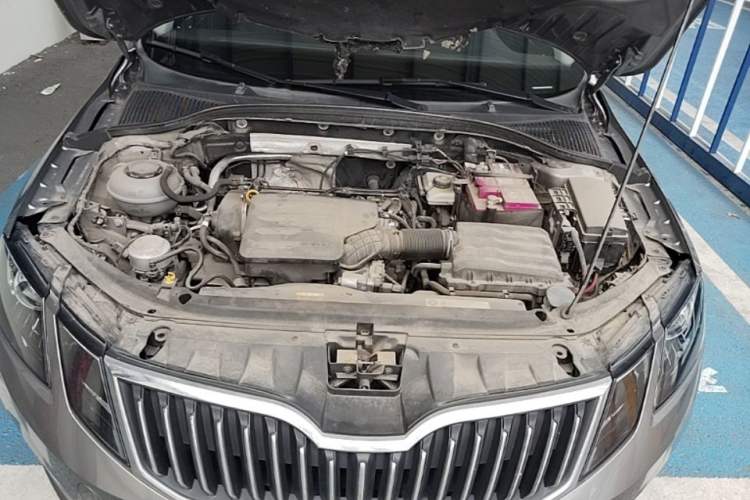 Used Skoda Octavia 2019 1.5L Automatic Smart Drive Luxury Edition China VI Standard Engine Bay