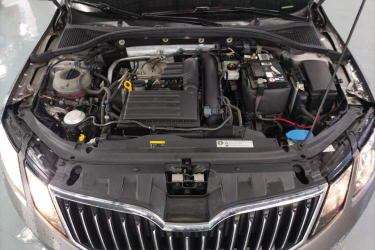 Used Skoda Octavia 2019 TSI230 DSG SmartDrive Luxury Edition China VI Engine Bay