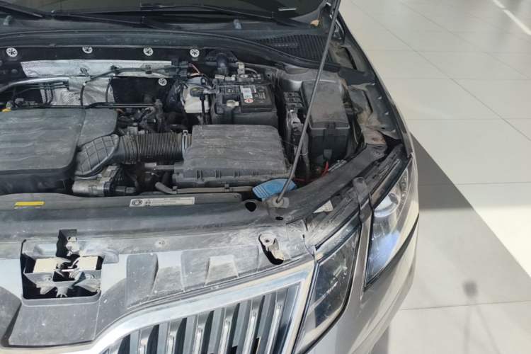 Used Skoda Octavia 2019 1.5L Automatic Smart Drive Luxury Edition China VI Standard Engine Bay Left