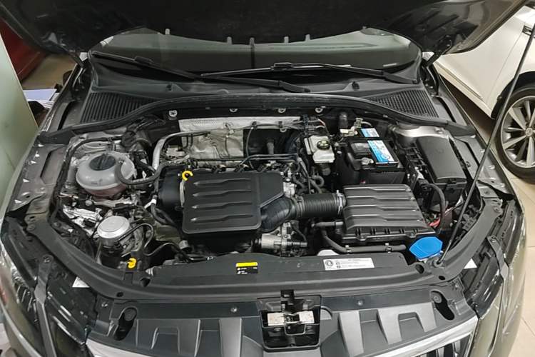 Used Skoda Octavia 2019 1.5L Automatic Smart Drive Luxury Edition China VI Standard Engine Bay