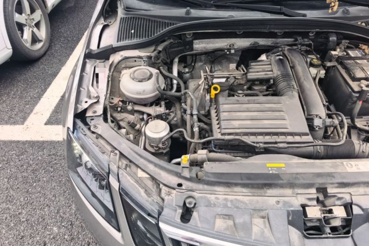 Used Skoda Octavia 2019 TSI230 DSG SmartDrive Luxury Edition China VI Engine Bay Right