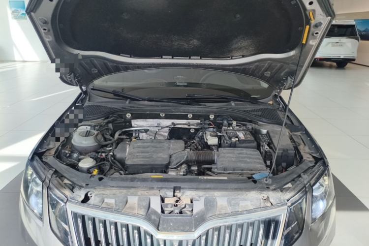 Used Skoda Octavia 2019 1.5L Automatic Smart Drive Luxury Edition China VI Standard Engine Bay