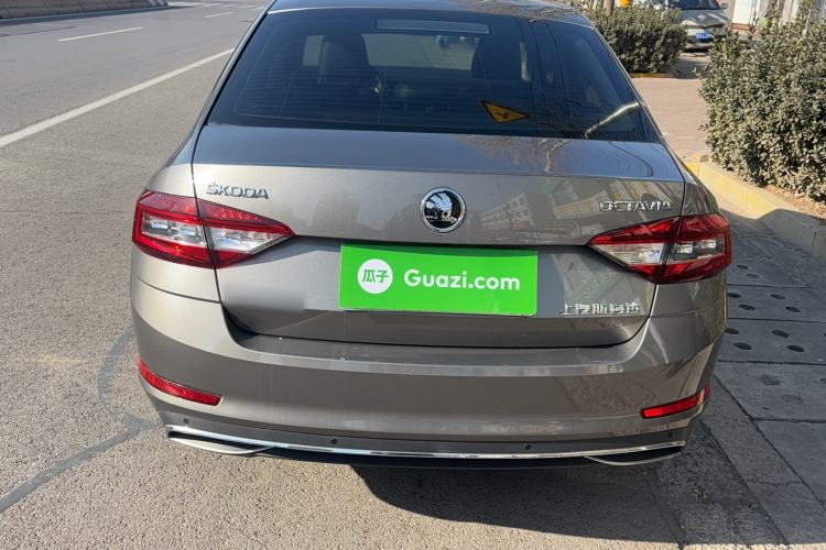 Used Skoda Octavia 2019 TSI230 DSG Luxury Edition Exterior 4