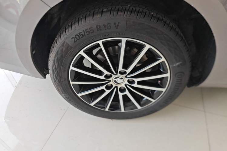 Used Skoda Octavia 2019 TSI230 DSG Luxury Edition Exterior 5