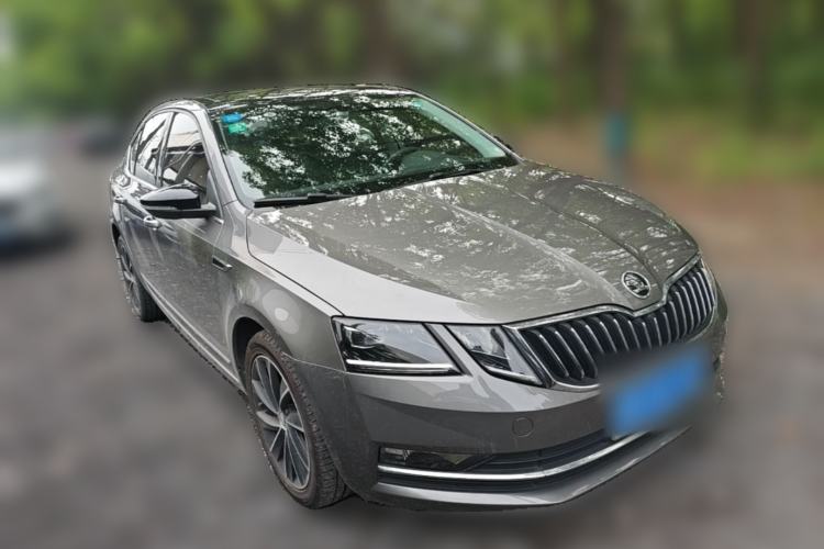 Used Skoda Octavia 2019 TSI280 DSG Luxury Edition Front Right 45 Deg