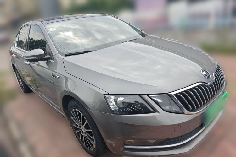 Used Skoda Octavia 2019 TSI230 DSG Luxury Edition Front Right 45 Deg