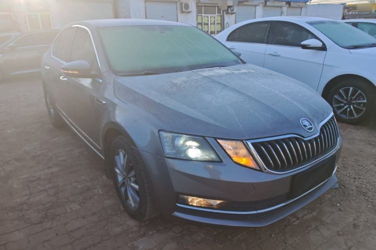 Used Skoda Octavia 2019 1.5L Automatic SmartDrive Comfort Edition China VI Standard Front Right 45 Deg