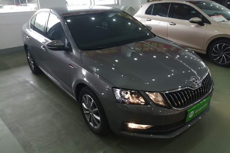 Used Skoda Octavia 2019 1.5L Automatic SmartDrive Comfort Edition China VI Standard Front Right 45 Deg
