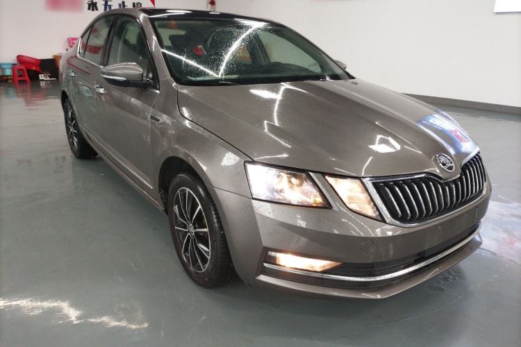 Used Skoda Octavia 2019 TSI230 DSG SmartDrive Luxury Edition China VI Front Right 45 Deg
