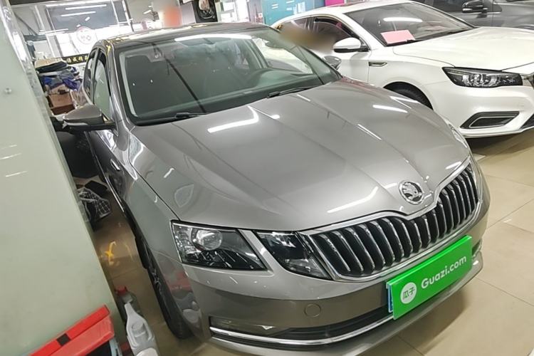 Used Skoda Octavia 2019 1.5L Automatic Smart Drive Luxury Edition China VI Standard Front Right 45 Deg