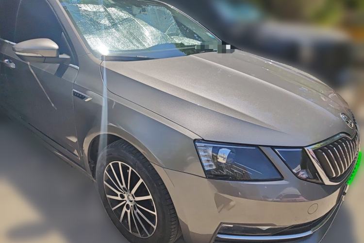 Used Skoda Octavia 2019 1.5L Automatic Smart Drive Luxury Edition China VI Standard Front Right 45 Deg