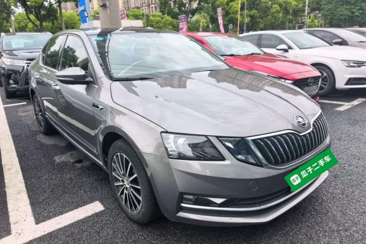 Used Skoda Octavia 2019 TSI230 DSG SmartDrive Luxury Edition China VI Front Right 45 Deg