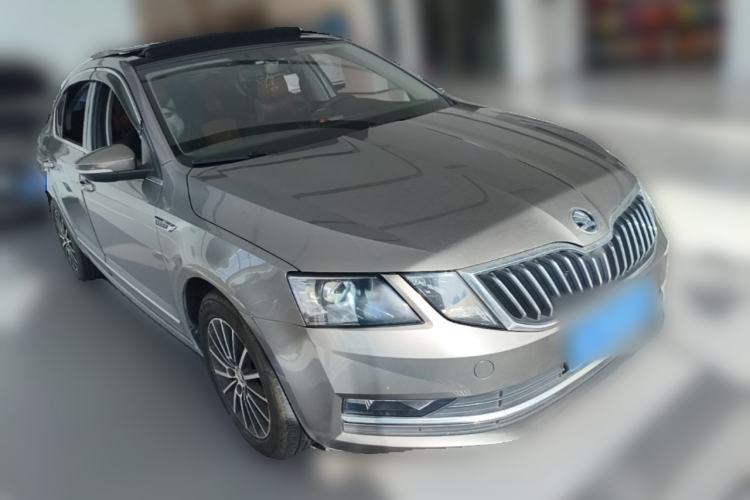 Used Skoda Octavia 2019 1.5L Automatic Smart Drive Luxury Edition China VI Standard Front Right 45 Deg