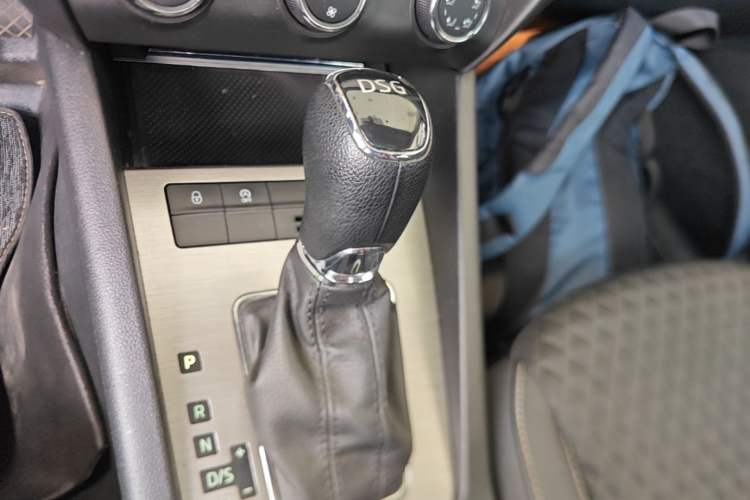 Used Skoda Octavia 2019 TSI230 DSG Luxury Edition Gear Lever
