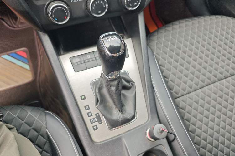 Used Skoda Octavia 2019 TSI230 DSG Luxury Edition Gear Lever