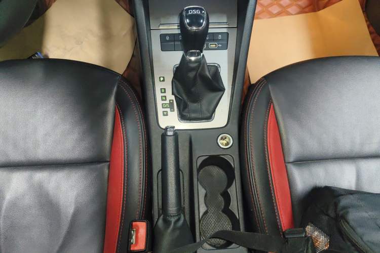 Used Skoda Octavia 2019 TSI230 DSG SmartDrive Luxury Edition China VI Gear Lever