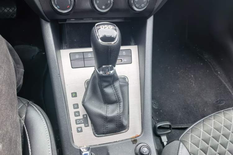 Used Skoda Octavia 2019 TSI230 DSG SmartDrive Luxury Edition China VI Gear Lever