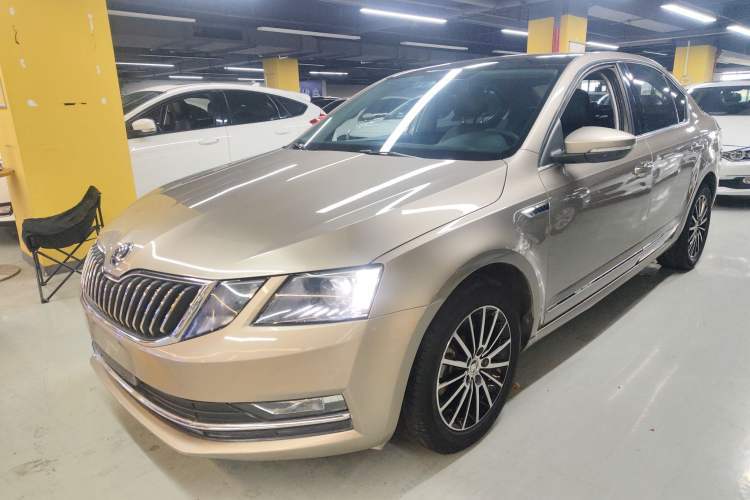 Used Skoda Octavia 2019 TSI230 DSG SmartDrive Luxury Edition China VI Guazi used car, China used car export, Used car for sale, Used cars, Cheapest cars for sale
