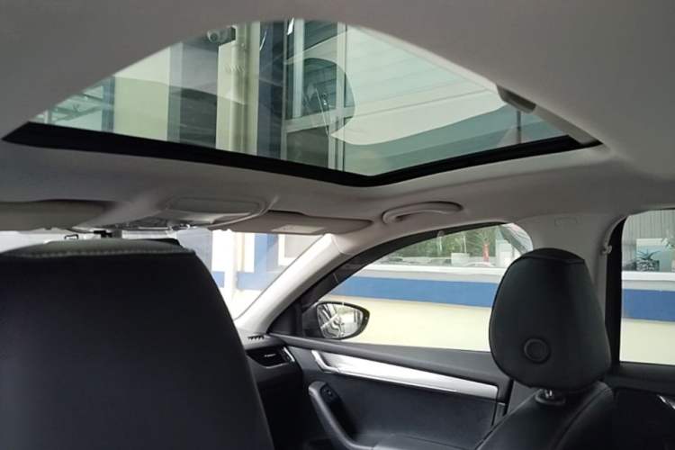 Used Skoda Octavia 2019 1.5L Automatic Smart Drive Luxury Edition China VI Standard Headliner