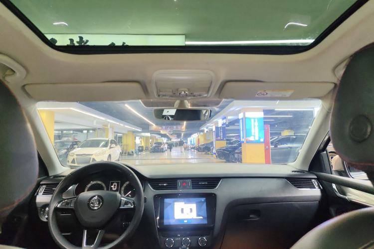Used Skoda Octavia 2019 TSI230 DSG SmartDrive Luxury Edition China VI Headliner