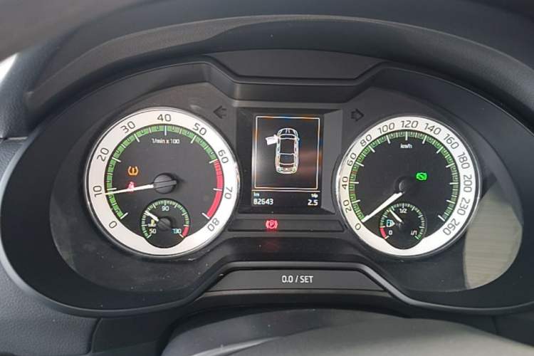 Used Skoda Octavia 2019 1.5L Automatic Smart Drive Luxury Edition China VI Standard Instrument Cluster