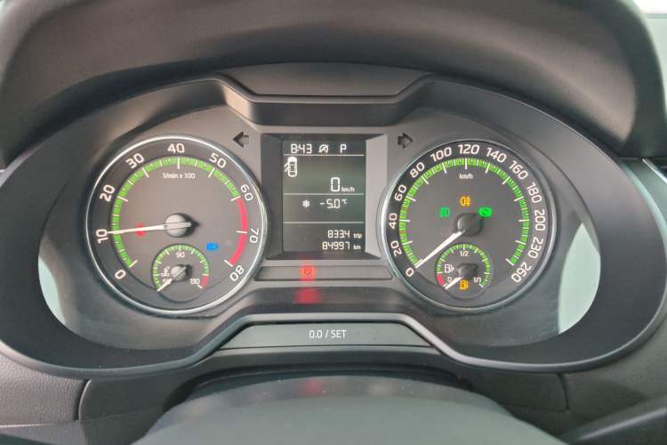 Used Skoda Octavia 2019 1.5L Automatic SmartDrive Comfort Edition China VI Standard Instrument Cluster