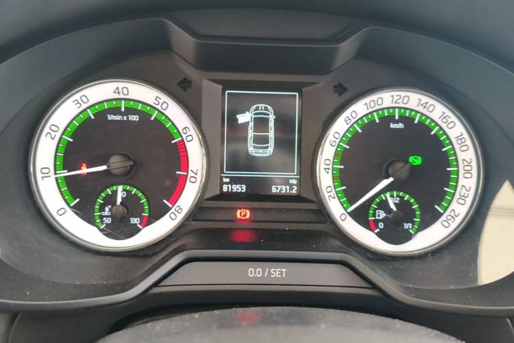 Used Skoda Octavia 2019 1.5L Automatic Smart Drive Luxury Edition China VI Standard Instrument Cluster