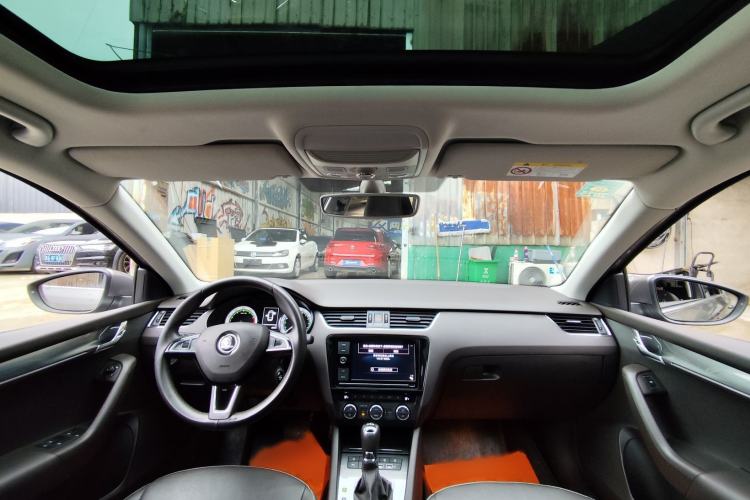 Used Skoda Octavia 2019 TSI280 DSG Flagship Wagon China VI Standard Interior 2