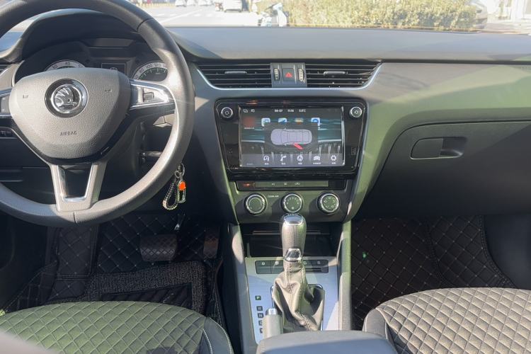 Used Skoda Octavia 2019 TSI230 DSG Luxury Edition Interior 3