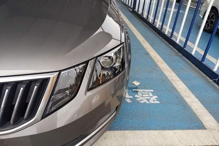 Used Skoda Octavia 2019 1.5L Automatic Smart Drive Luxury Edition China VI Standard Left Front Headlight