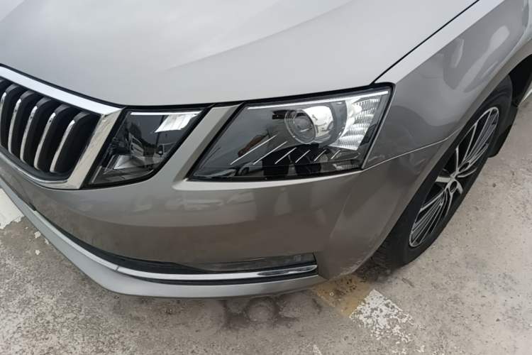 Used Skoda Octavia 2019 1.5L Automatic Luxury Edition Left Front Headlight