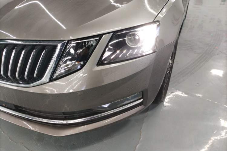 Used Skoda Octavia 2019 TSI230 DSG SmartDrive Luxury Edition China VI Left Front Headlight