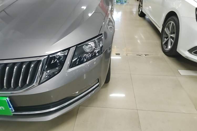 Used Skoda Octavia 2019 1.5L Automatic Smart Drive Luxury Edition China VI Standard Left Front Headlight