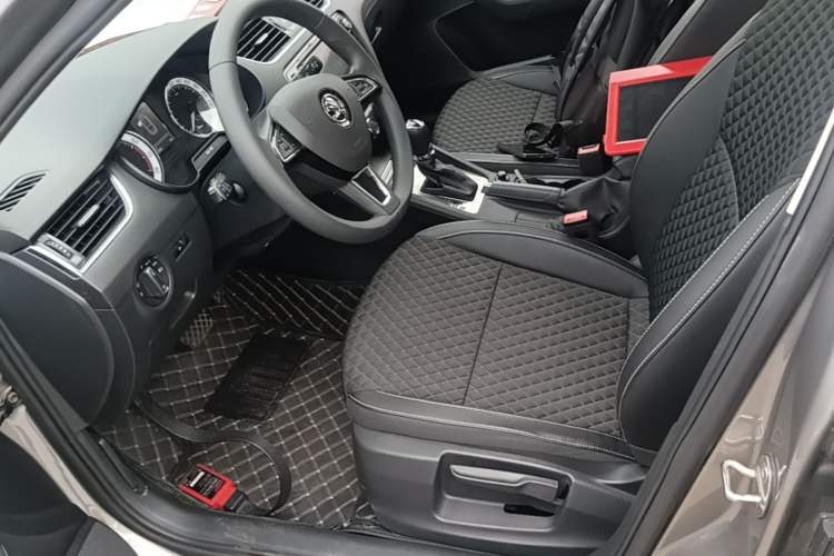 Used Skoda Octavia 2019 1.5L Automatic Luxury Edition Left Front Seat