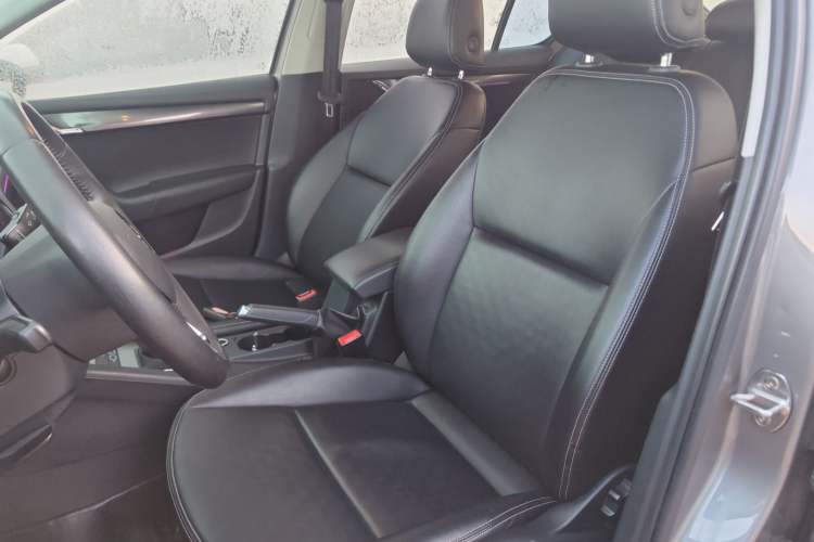 Used Skoda Octavia 2019 1.5L Automatic SmartDrive Comfort Edition China VI Standard Left Front Seat