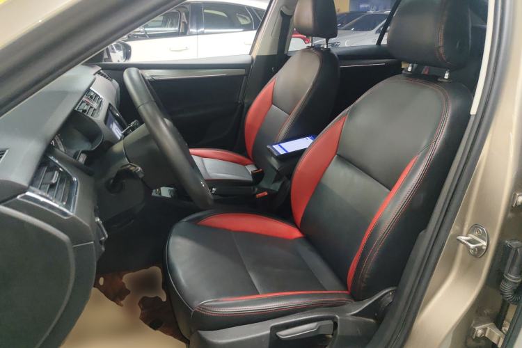Used Skoda Octavia 2019 TSI230 DSG SmartDrive Luxury Edition China VI Left Front Seat