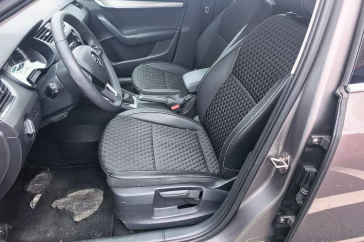 Used Skoda Octavia 2019 TSI230 DSG SmartDrive Luxury Edition China VI Left Front Seat