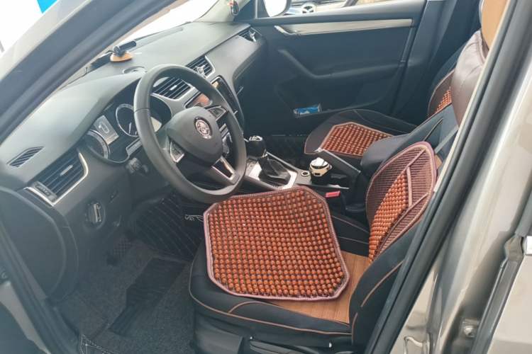Used Skoda Octavia 2019 1.5L Automatic Smart Drive Luxury Edition China VI Standard Left Front Seat