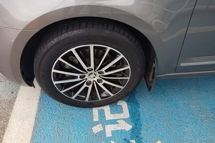 Used Skoda Octavia 2019 1.5L Automatic Smart Drive Luxury Edition China VI Standard Left Front Wheel Hub