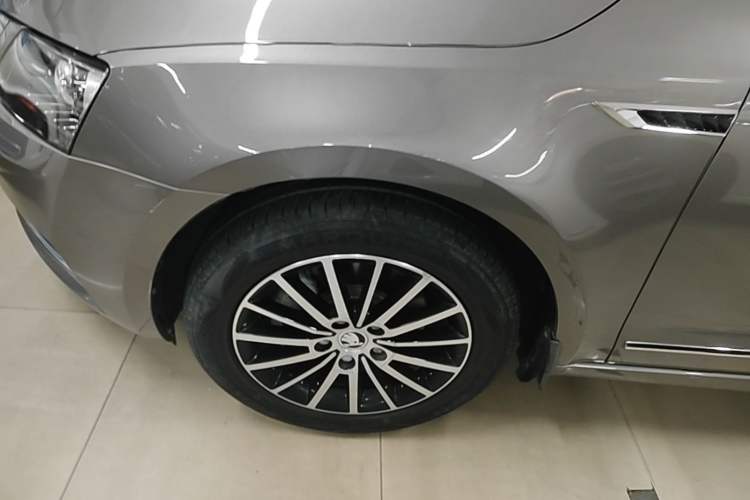 Used Skoda Octavia 2019 1.5L Automatic Smart Drive Luxury Edition China VI Standard Left Front Wheel Hub