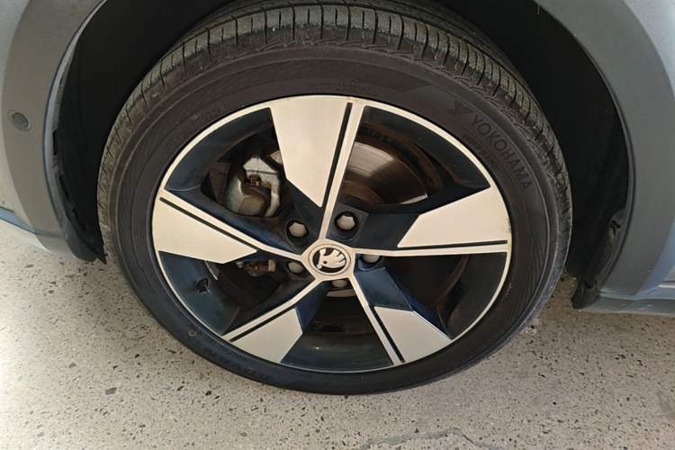 Used Skoda Octavia 2019 TSI280 DSG Flagship Wagon China VI Standard Left Front Wheel Hub