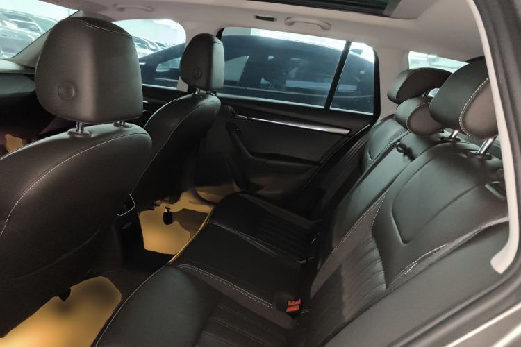 Used Skoda Octavia 2019 TSI280 DSG Flagship Wagon China VI Standard Left Rear Seat
