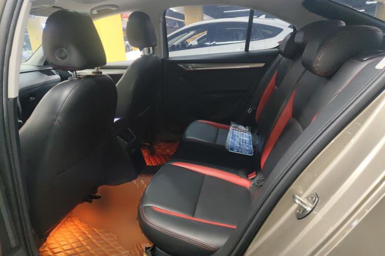 Used Skoda Octavia 2019 TSI230 DSG SmartDrive Luxury Edition China VI Left Rear Seat