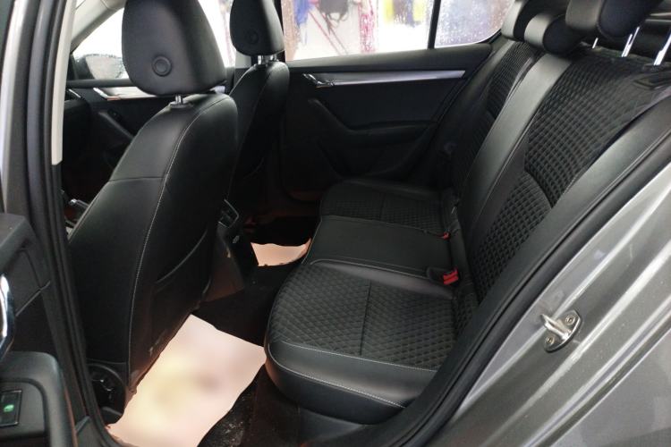 Used Skoda Octavia 2019 TSI230 DSG SmartDrive Luxury Edition China VI Left Rear Seat