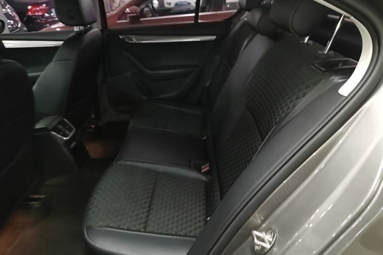 Used Skoda Octavia 2019 1.5L Automatic Smart Drive Luxury Edition China VI Standard Left Rear Seat