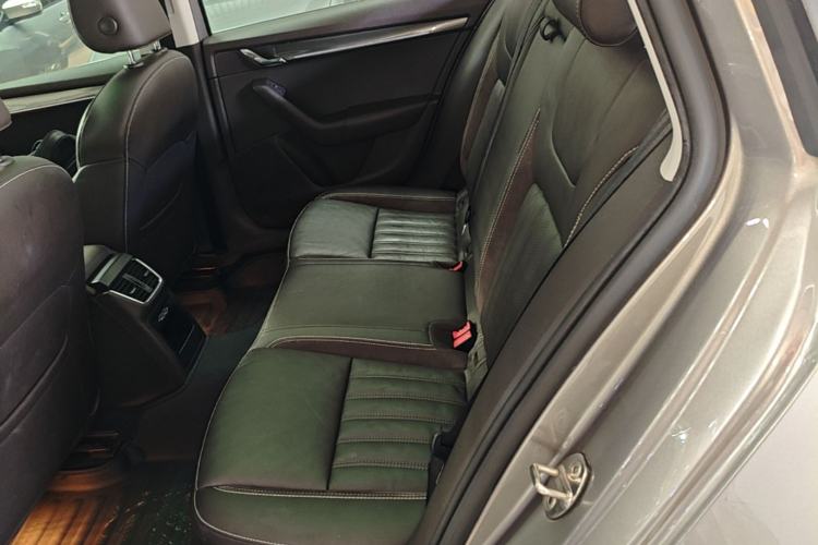 Used Skoda Octavia 2019 TSI280 DSG Flagship Wagon China VI Standard Left Rear Seat