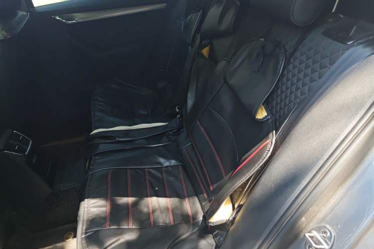 Used Skoda Octavia 2019 1.5L Automatic Smart Drive Luxury Edition China VI Standard Left Rear Seat